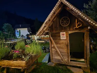 a dog house with a no smoking sign in a yard at Etno selo BISTROVO in Vitez