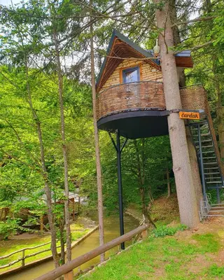 a tree house in the middle of the forest at Etno selo BISTROVO in Vitez