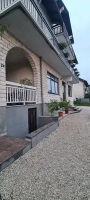 a brick building with a balcony and a driveway at Prenoćište Dubravka in Livno