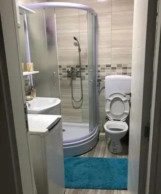 a bathroom with a shower and a toilet and a sink at Stan na dan Tamaris in Modriča