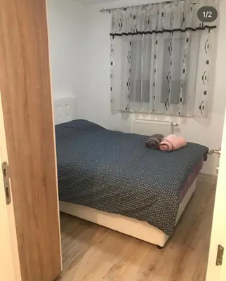 a small bed in a bedroom with a window at Stan na dan Tamaris in Modriča
