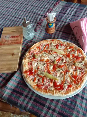 a pizza sitting on top of a table at 33 Lipe in Travnik