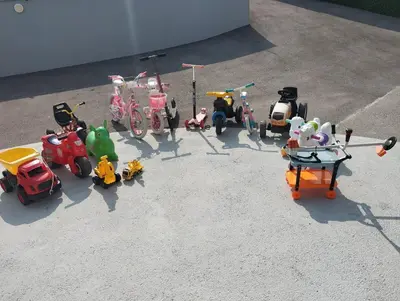 a group of toy cars and a group of people at AQUA VET Velika Kladuša in Velika Kladuša