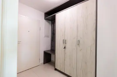 a room with a wooden closet and a door at Apartman Skver in Tuzla