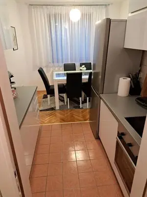 a kitchen and dining room with a table and chairs at Apartman Greta in Livno