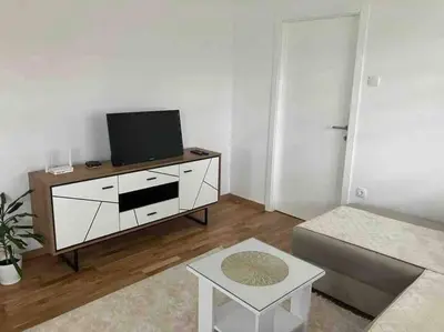 a living room with a tv and a couch at Apartman Vrbas 1 + Podzemna garaza in Banja Luka