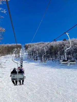 a group of people riding a ski lift in the snow at Visoravan 1200 in Kupres