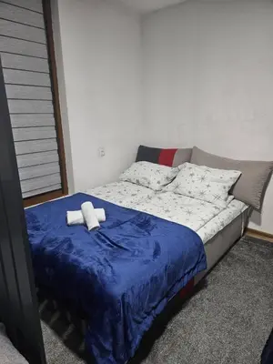 a bed with two towels on it in a bedroom at Apartmani Planinsko srce Vlašić in Vlasic