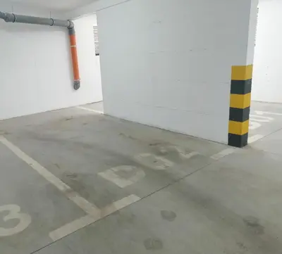 a room with a white wall and a yellow and black pole at Stan na dan Apartman ADA Banjaluka in Banja Luka