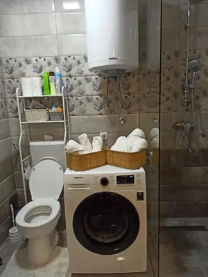 a washing machine in a bathroom with a toilet at Apartman Obala in Bosanska Gradiška