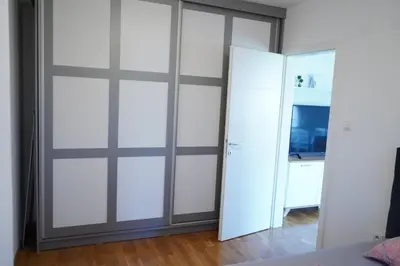 a room with a sliding closet door in a room at Apartman KoprenaZ in Banja Luka
