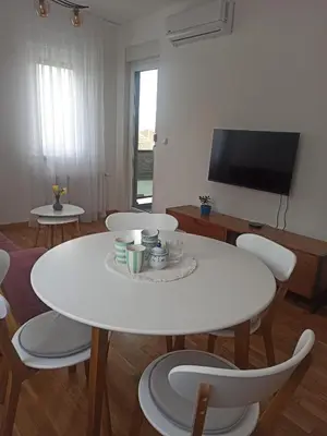 a white table and chairs in a living room at Apartman Ella in Banja Luka