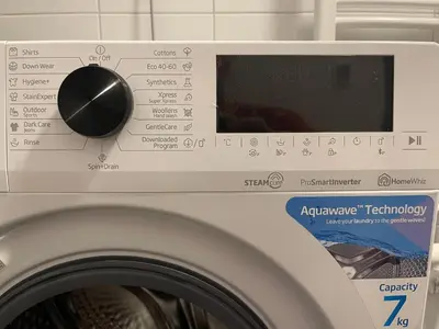 a close up of a washing machine at Happy Dreams Oasis Cazin, Modernes Apartment 60m2, WiFi & Balkon in Cazin