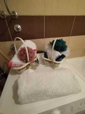 two baskets of towels sitting on top of a bath tub at Gold Home in Bosanska Gradiška