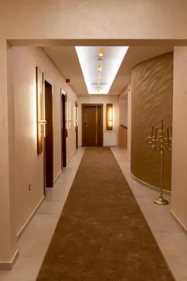 a hallway of a hotel with a long carpet at Motel & Restoran Sunce in Busovača