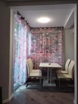 a waiting room with a table and two chairs at Zen3 Studio app in Bihać