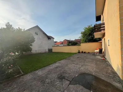 an empty driveway in a yard next to a building at Appartement Nada in Bosanski Brod