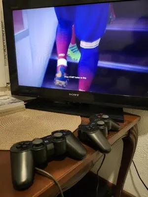 a tv with a video game controller and a tv with a soccer game at VIKENDICA GARFILD SA BAZENOM i SAUNOM BANJA LUKA in Banja Luka