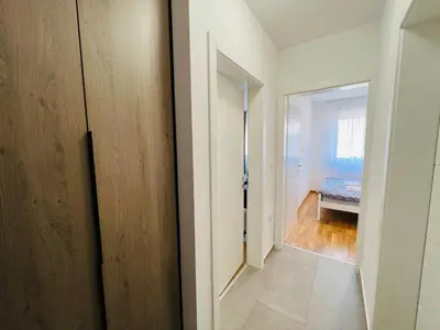 a hallway with a door leading to a bedroom at Apartman Tara Lux in Banja Luka