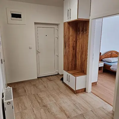 an empty room with a door and a bedroom at Stan TeslićTrg in Teslić