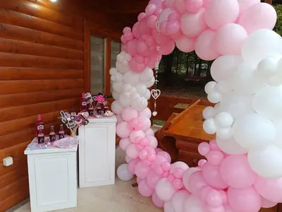 a balloon arch with pink and white balloons at Brvnara Gold Hill in Prijedor
