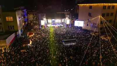 an aerial view of a large crowd of people at night at Apartman Bihać SviMi in Bihać
