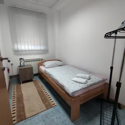 a small bedroom with a bed and a window at Prenoćište BORIK in Sanski most