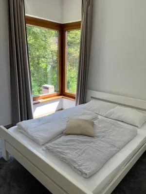 a bed in a room with a window at Villa Bella Una-Apartman in Ostrožac