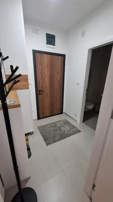 a hallway with a wooden door in a room at Stan Banjaluka Ada 1 in Rebrovac
