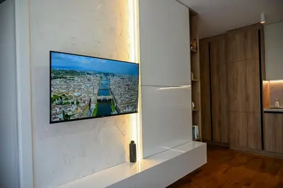 a flat screen tv hanging on a wall in a room at Apartman Galerija 1 in Banja Luka