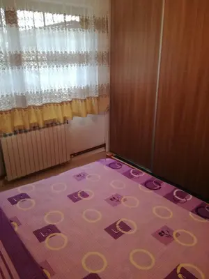 a room with a pink floor with a window at Apartman Halida in Visoko