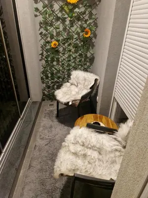 a room with a wall with a plant with flowers at Apartman Greenville Banja Luka in Banja Luka