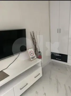 a white living room with a tv and a counter at Apartman 078 in Banja Luka