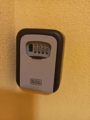 an electrical outlet on a yellow wall at Perfetto e Splendido! in Banja Luka