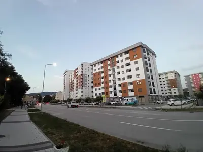 an empty city street with a large building at Apartman Milan'o in Doboj