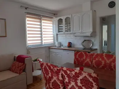 a living room with a couch and a kitchen at Komforni Apartmani Banja Luka in Banja Luka