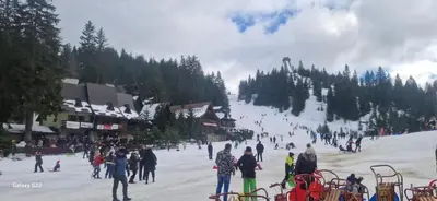 a group of people skiing on a ski slope at Endzi VS Vlašić in Travnik