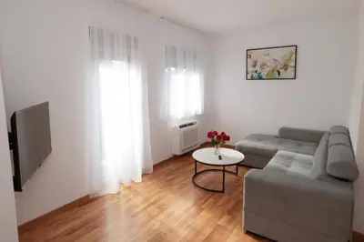 a living room with a couch and a table at Apartman Dentalux 3 in Banja Luka