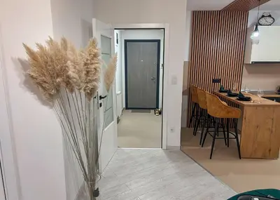 a kitchen with a vase with dried flowers in a room at Apartman Royal 1 in Doboj