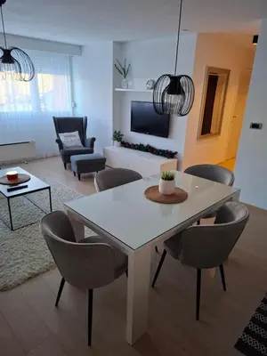 a living room with a white table and chairs at Apartman MAX sa privatnim parkingom in Banja Luka