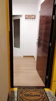 a door leading into a hallway with a welcome sign at Apartman Mina in Banja Luka