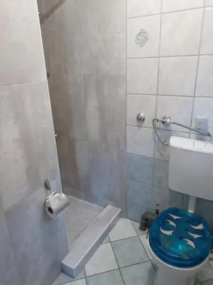a bathroom with a toilet and a shower at stidio sa 1 spavaćom sobom SM IK 4 in Tomislavgrad