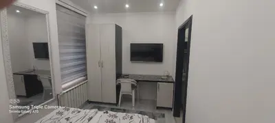 a room with a desk and a computer in it at STUDIO APARTMAN SOl in Tuzla
