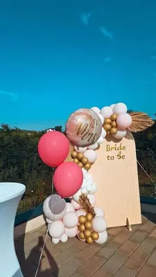 a display of balloons in front of a sign at Vikendica Elenda Banja Luka in Laktaši