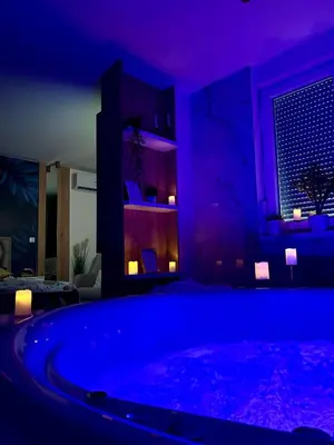 a room with a large tub with purple lighting at Kalipso spa apartman sa jakuzzijem in Doboj
