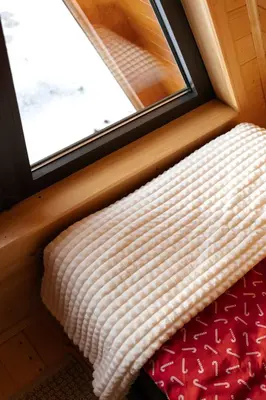 a window with a seat in front of a window at Vikendica miRAJ Manjaca in Gornje Ratkovo