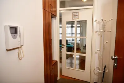 a door with a mirror in a room at Apartman Atrium Banja Luka in Banja Luka