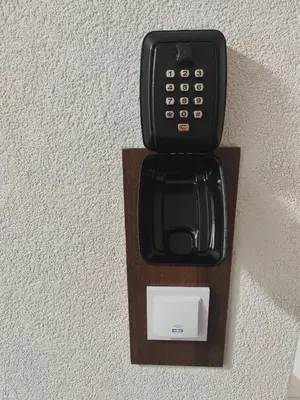 a black cell phone is attached to a wall at Apartman BULEVAR1 sa garažom in Doboj