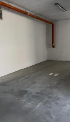 an empty garage with a white wall and a concrete floor at Stan na dan Gradiška in Bosanska Gradiška