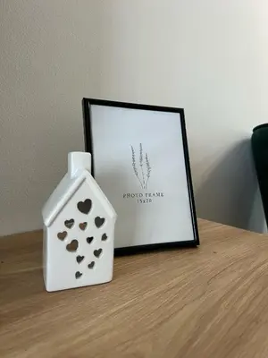 a picture of a house and a picture of a playing card at Max stan na dan Doboj in Doboj